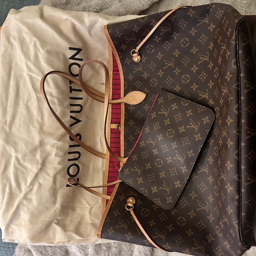 Louis Vuitton Monogram Neverfull Tote with Pink Lining